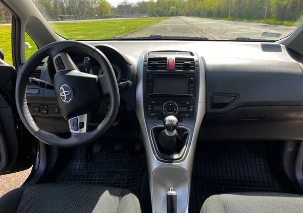 Toyota Auris cena 23900 przebieg: 197700, rok produkcji 2012 z Warszawa małe 211